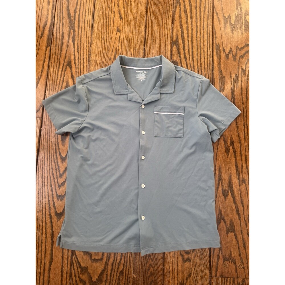 Kenneth Cole The Short Sleeve Knit Shirt Men’s Size Medium.